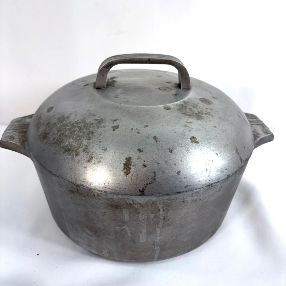 Wagner Ware Dutch Oven Silver Magnalite 4248-P Cast Aluminum with Lid and Trivet